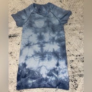 Tie dye blue: Lululemon Swiftly Tech Short sleeve. Size 2